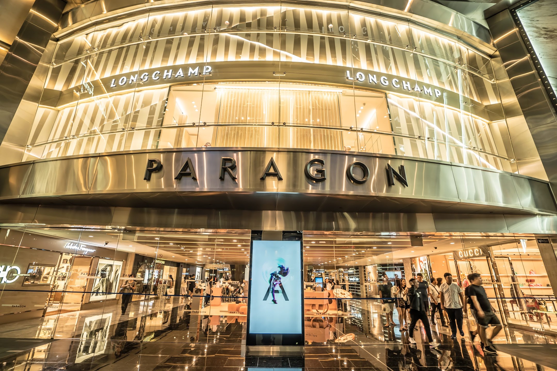 Orchard Road Nightlife Near Ion And Paragon With Stylish Companions