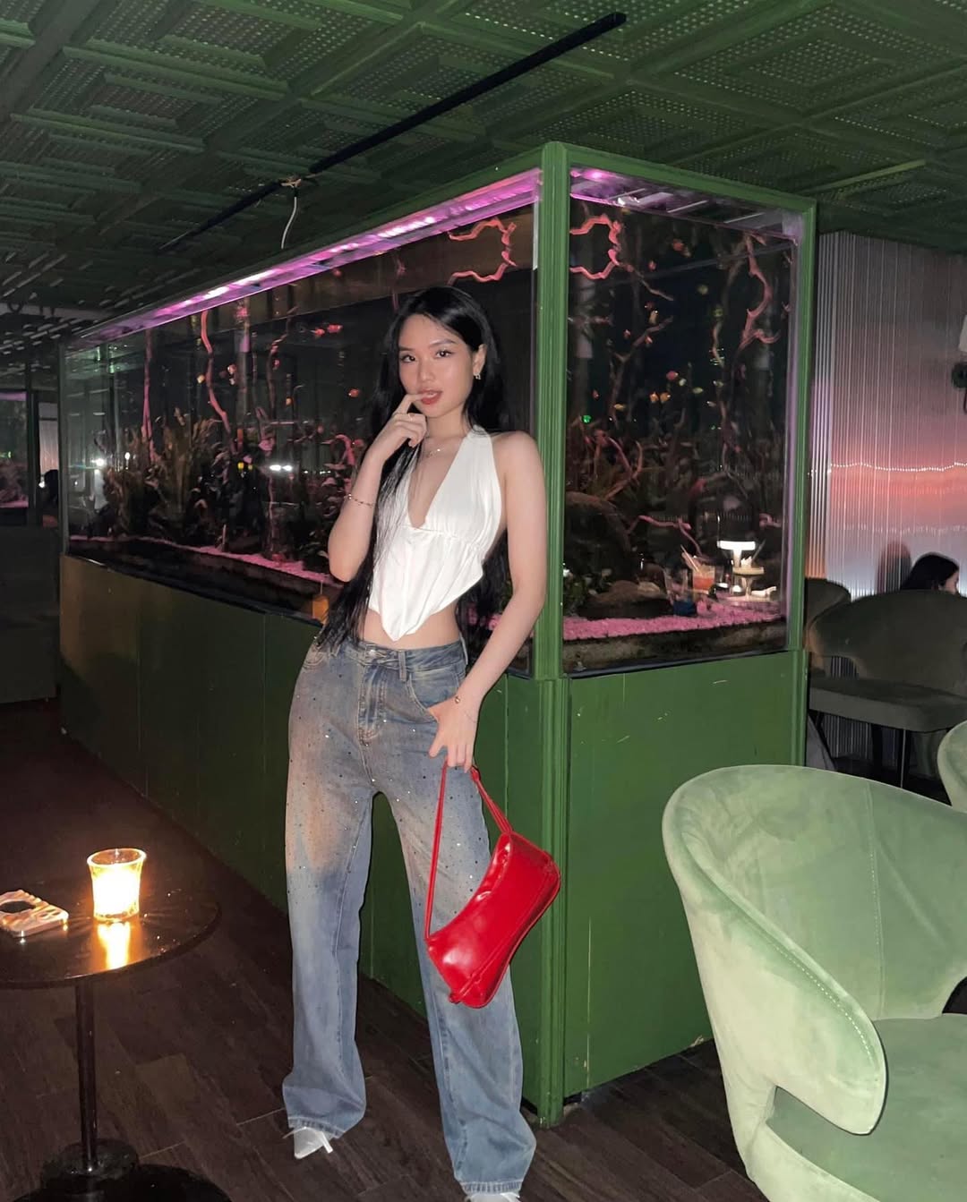 Sg Escort Singapore (2025) – The Complete Field Guide To Areas, Styles, And Booking 2 Sg Escort Singapore – Discreet Lobby Arrival With Soft Evening Light